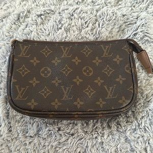 Louis Vuitton pochette monogram